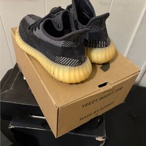 “ CARBON “ Yeezy Boost 350 V2